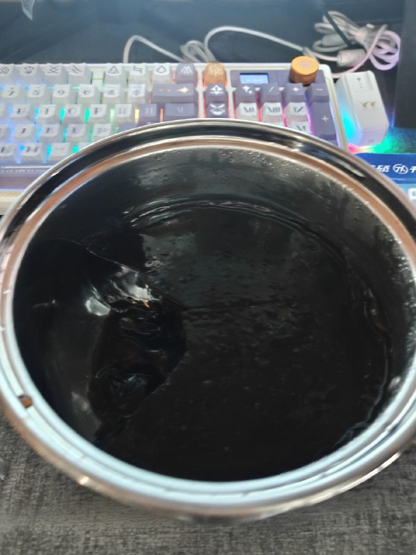 #日常 昨晚做的黑凉粉（已经被挖走一块了）#日常 昨晚做的黑凉粉（已经被挖走一块了）