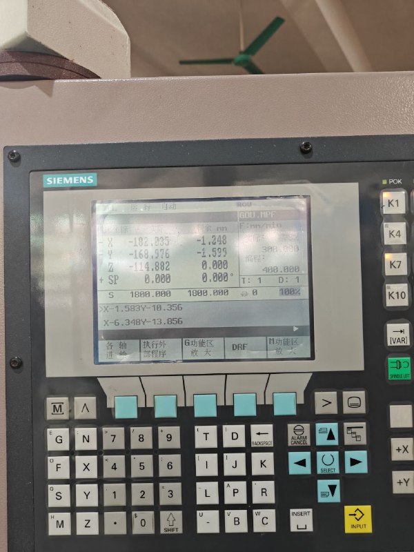 #学习 #日常 今天下午的工程训练是铣床🤔#学习 #日常 今天下午的工程训练是铣床🤔