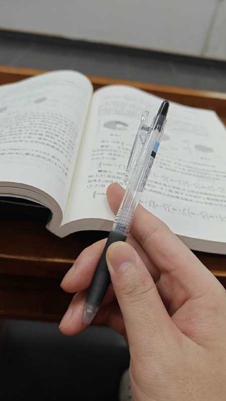 #日常 上课了发现我 surface 的笔没在（大概率在我宿舍没带）已经开始传统笔记法了😂