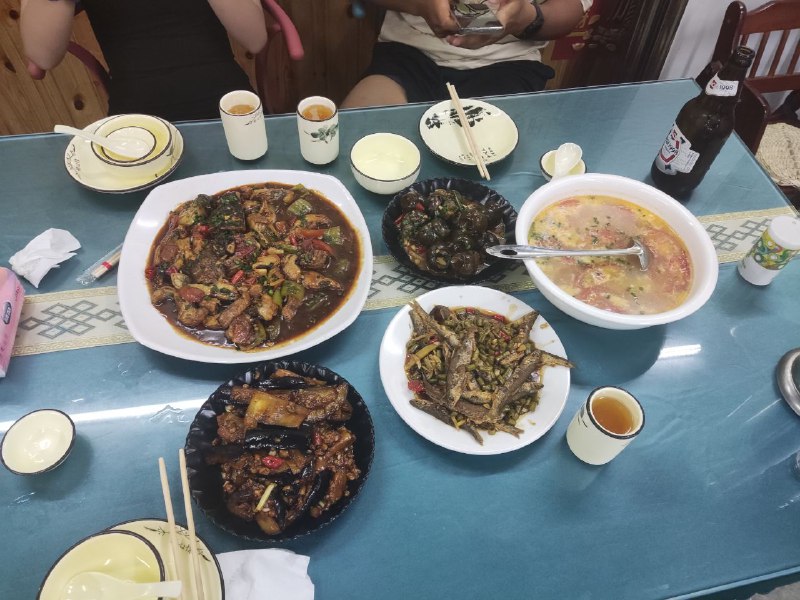#日常 #旅行 晚餐 份量很足 喝啤酒喝上头了