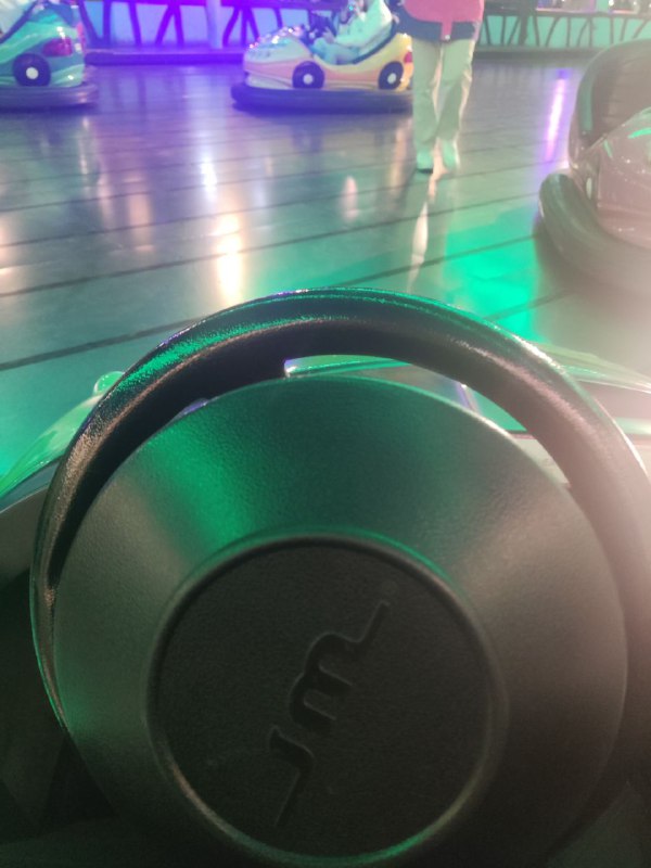 #日常 排队也没有一小时啊，最终还是玩上了碰碰车#日常 排队也没有一小时啊，最终还是玩上了碰碰车