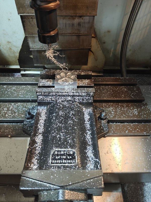 #学习 #日常 今天下午的工程训练是铣床🤔#学习 #日常 今天下午的工程训练是铣床🤔