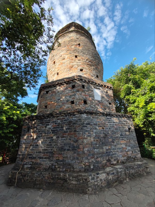 #日常 #旅行 #桂林 这个象鼻山（免费景区）爬起来没有难度啊，而且这个景点太小了#日常 #旅行 #桂林 这个象鼻山（免费景区）爬起来没有难度啊，而且这个景点太小了